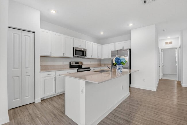 Building Photo - 4645 Meyerson Pl