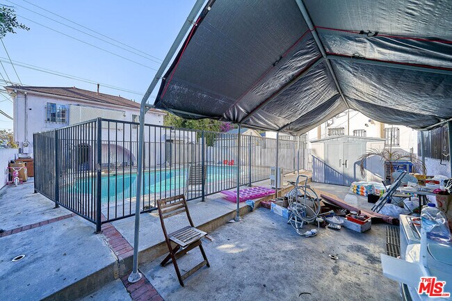 Building Photo - 757 S Norton Ave