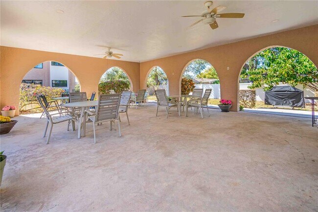 Building Photo - 1750 Belleair Forest Dr