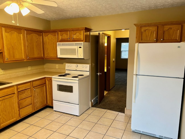 Building Photo - 1616 Spring Valley Dr