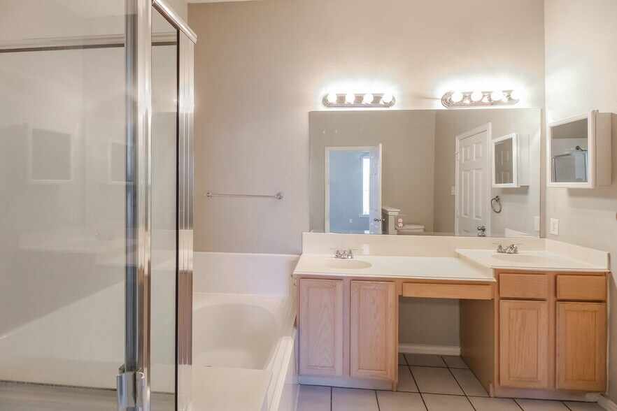 Building Photo - 828 Pinnacle Cir