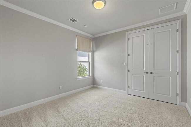 Building Photo - 201 Barefoot Park Ln