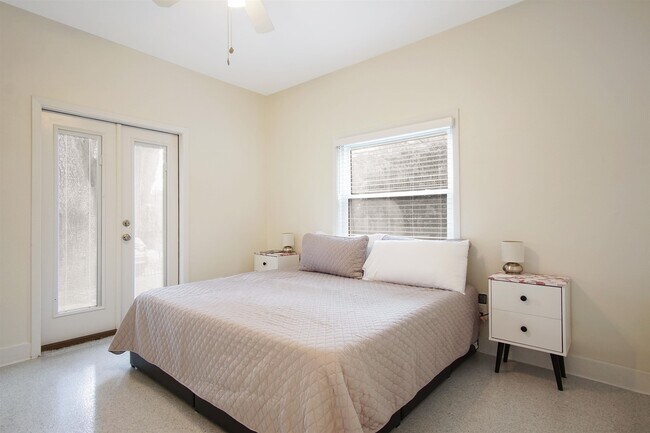 Building Photo - 1647 Lake Ella Dr