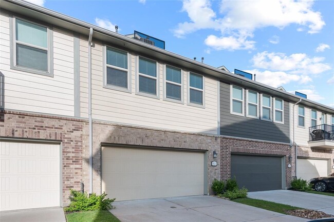 Building Photo - 9521 Towne Lake Pkwy