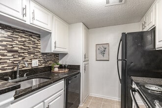 Interior Photo - Amherst Oaks