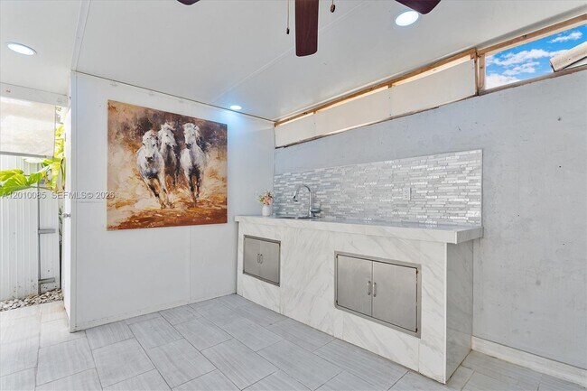 Building Photo - 11465 NW 88th Ct
