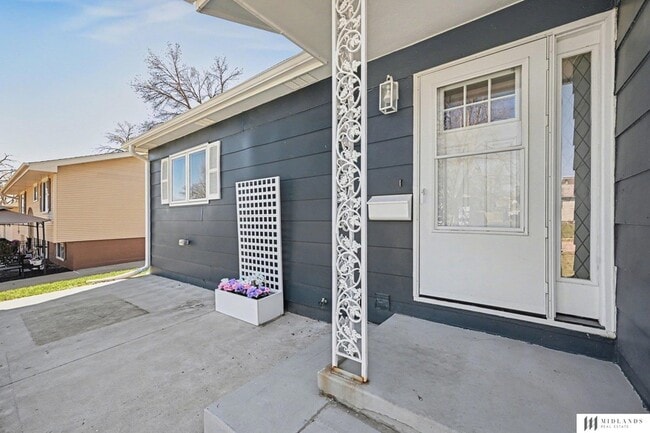 Building Photo - 8109 Valley Rd