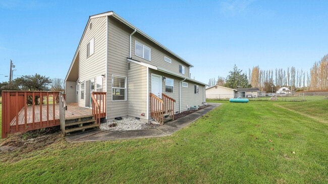 Building Photo - 2 Bed 2.5 Bath - Mowing Included - Pet Friendly - NAS Whidbey