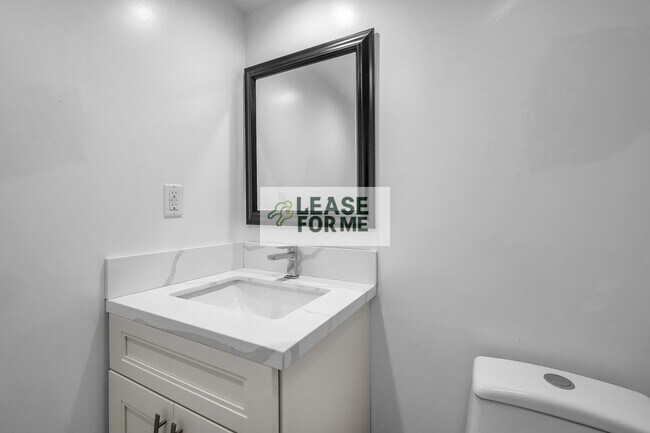 Building Photo - 9848 Portola Dr
