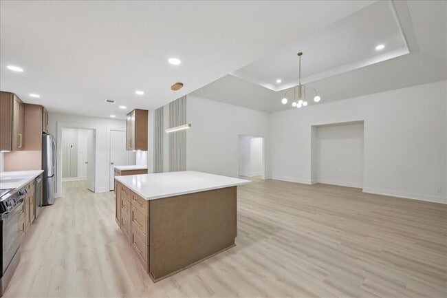 Building Photo - 7060 Burlington Dr