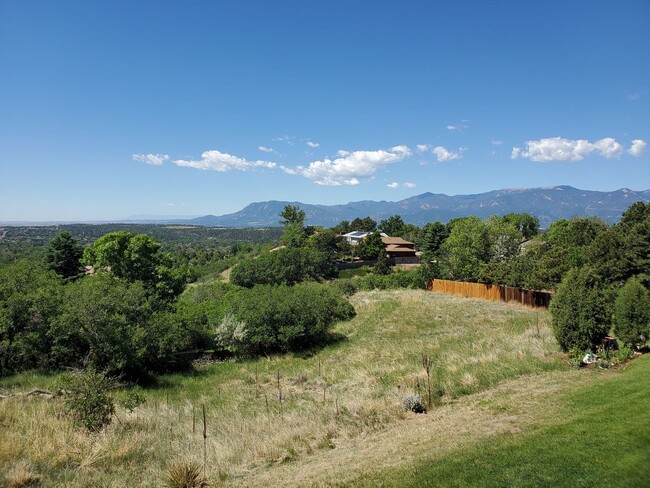 Building Photo - 3 Bedroom Condominium with Panoramic Mount...
