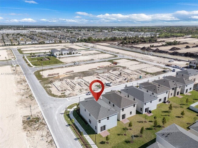 Building Photo - 615 NE 1st Ave