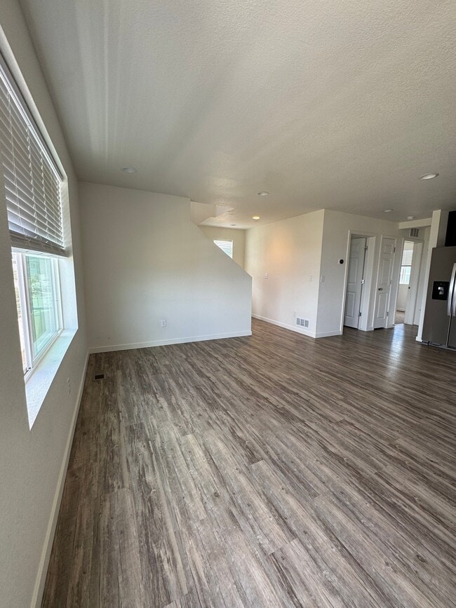 Building Photo - 5836 Thurless Ln
