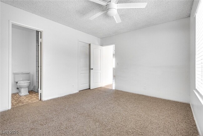 Building Photo - 6211 Meadow Brook Ln