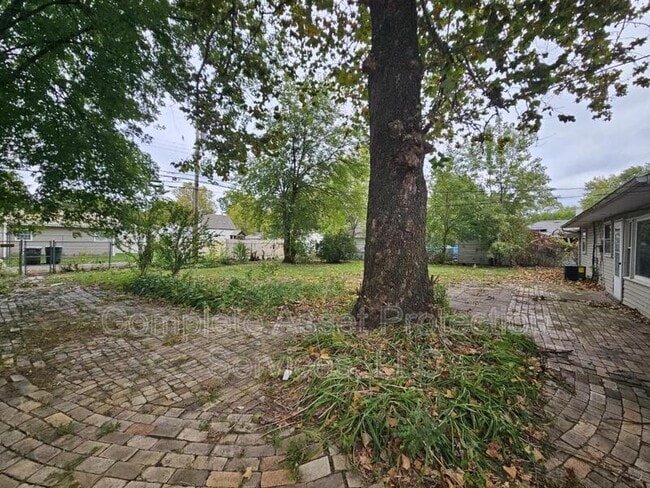 Building Photo - 921 Spruce St