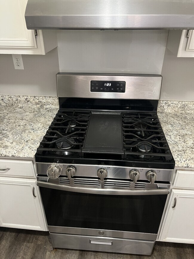 Building Photo - 1518 E Crane St