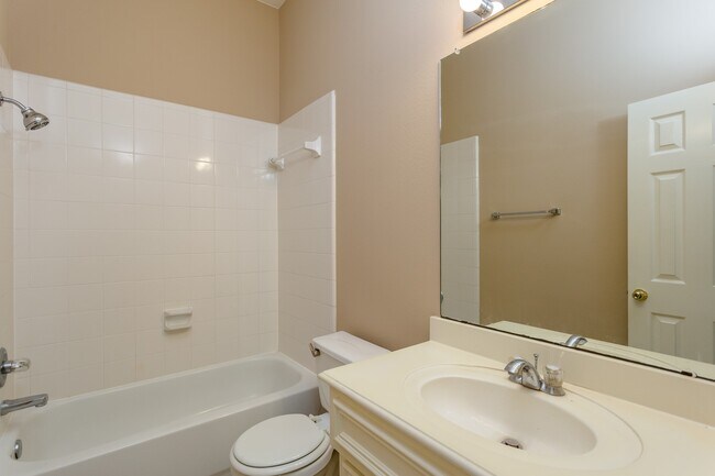 Building Photo - 21915 Rivergate Ct