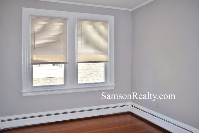 Building Photo - 136 Irving Ave