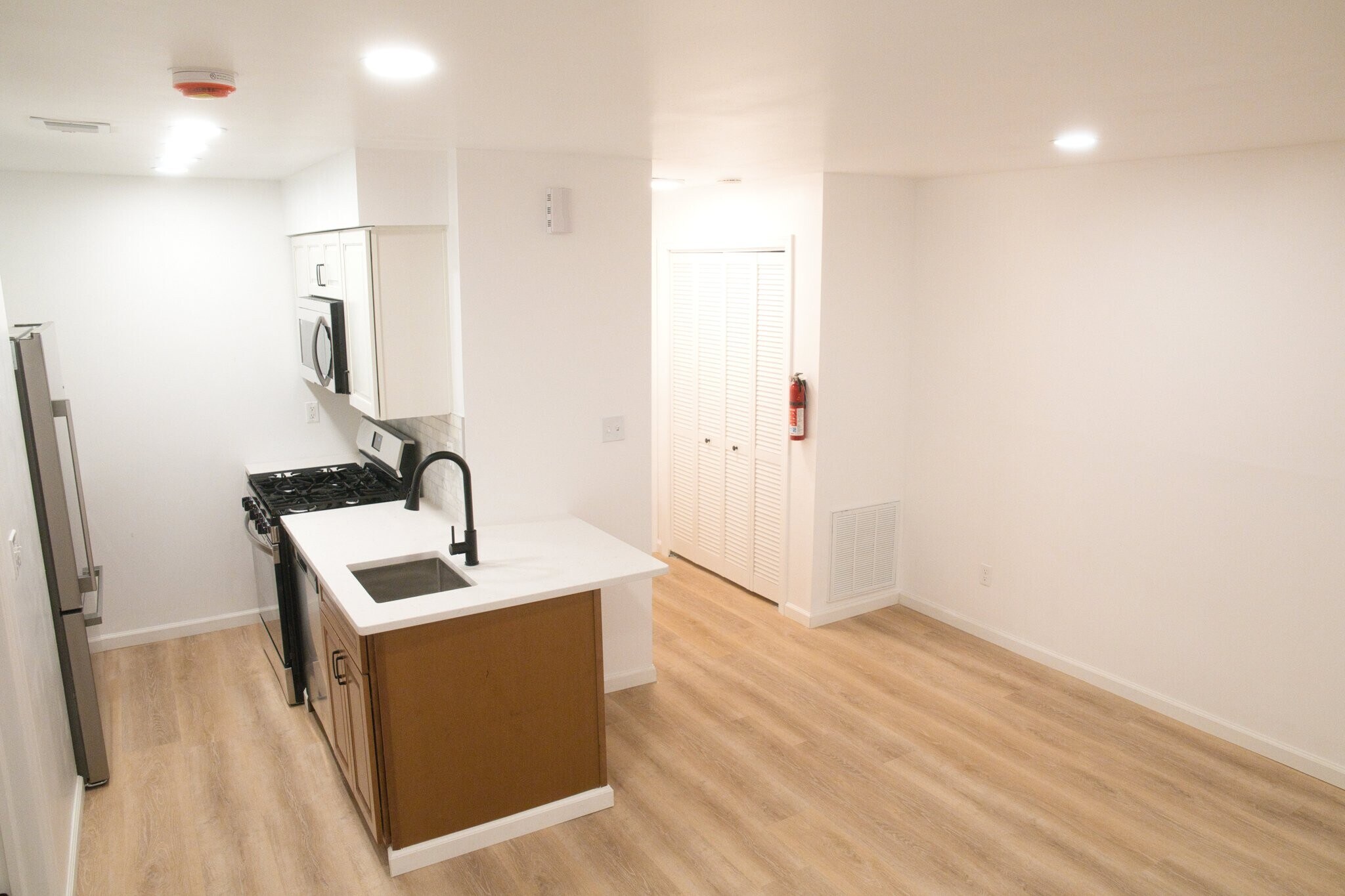 Building Photo - 112 Longfield Ct