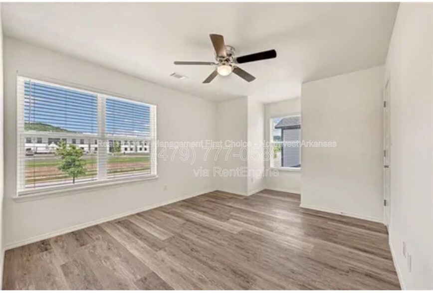 Building Photo - 998 S Benchmark Ln