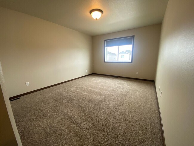 Building Photo - 3-Bed, 3-Bath Single Family Home in Moorhead!