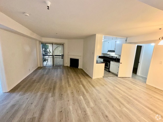 Building Photo - 8722 Burton Way