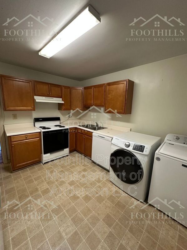 Building Photo - 2215 Bellview Rd