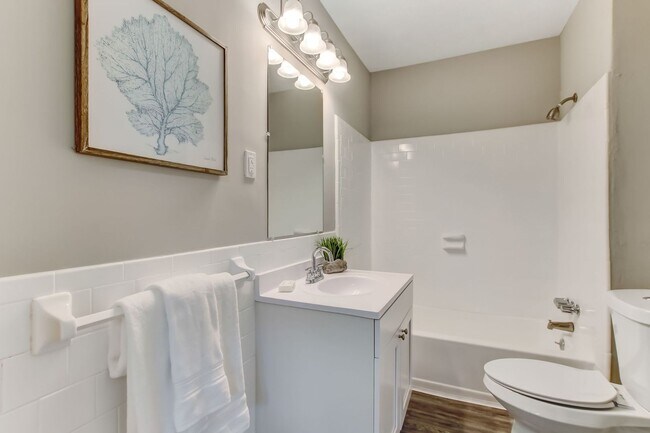 Building Photo - Charming historic home near downtown