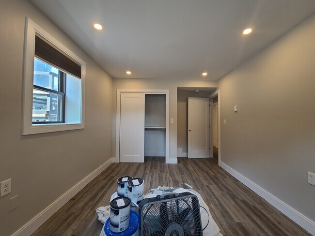 Building Photo - 15 Carson St