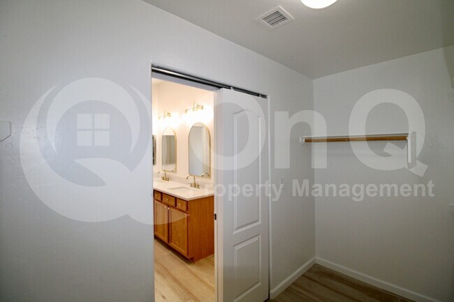 Building Photo - 2353 E Calle Sierra Del Manantial