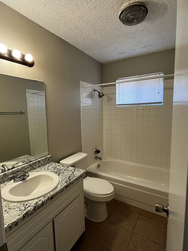 Building Photo - Nice 3 bedroom, 2 bath Home in College Hills West Available SOON!