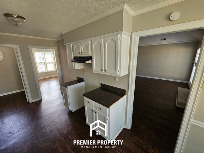 Building Photo - Modern 3BR/2BA with Soaring Vaulted Ceilings | Fireplace, Garage & Deck