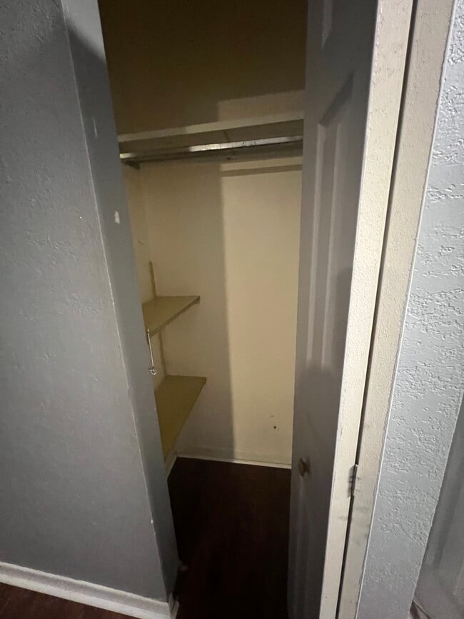 Entry Closet - 6959 Aberfeldy Ave N