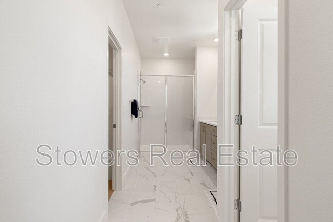 Building Photo - 2428 Periwinkle Pl