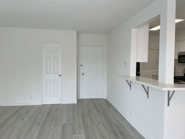 Interior Photo - 1815 N. Harvard Blvd