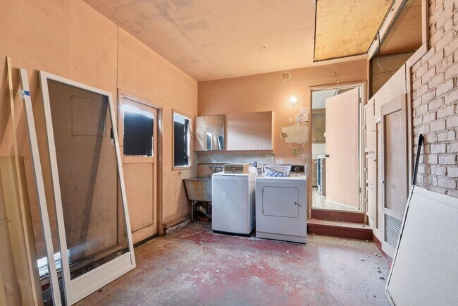 Building Photo - Charming single level family home located in sought after San Lorenzo Village.