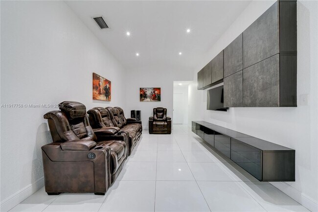 Building Photo - 1025 NW 128th Ct