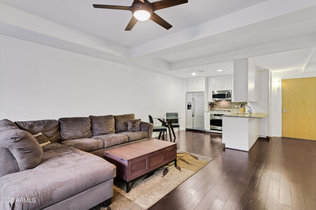 Building Photo - 7131 E Rancho Vista Dr