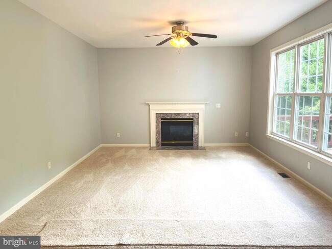 Building Photo - 9 Scarlet Oak Cir