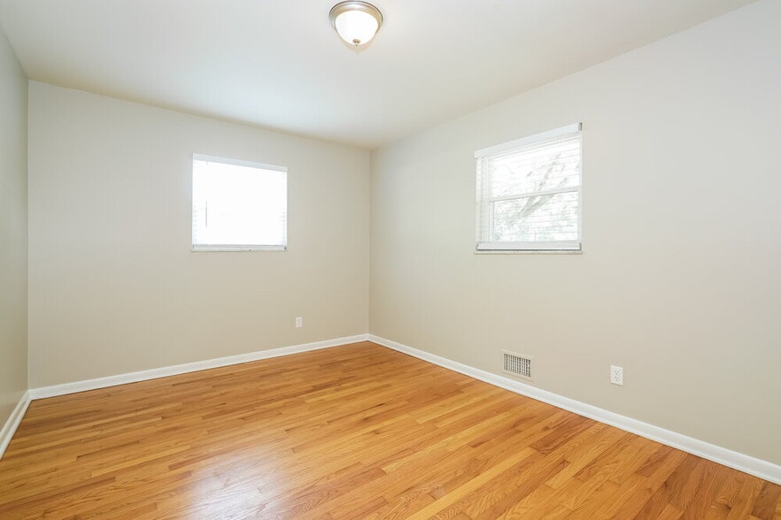 Building Photo - 507 Green Valley Dr