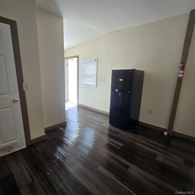 Building Photo - 37 Main St