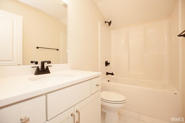 Building Photo - 3018 White Oak Trl