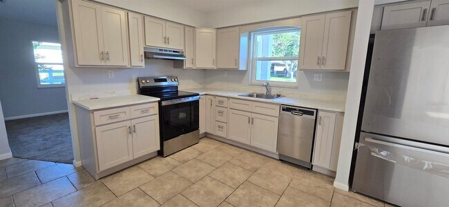 Building Photo - 29 Lake Ct Loop