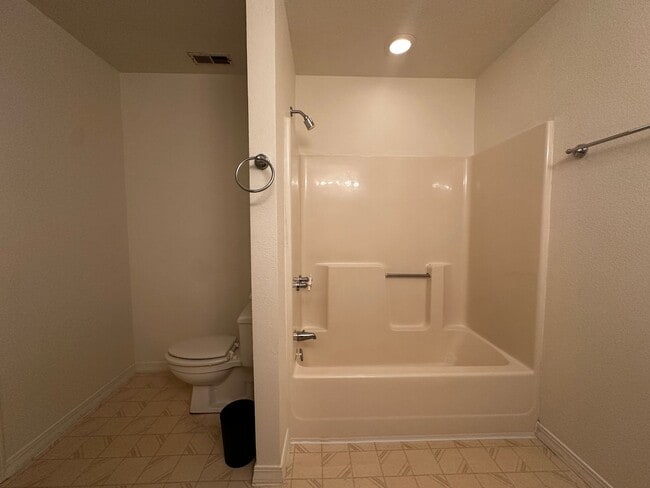 Building Photo - Light Filled 4 Bedroom 2.5 Bathroom Two-St...