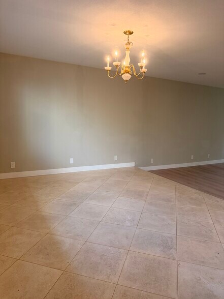 Building Photo - 15782 Butterfield St