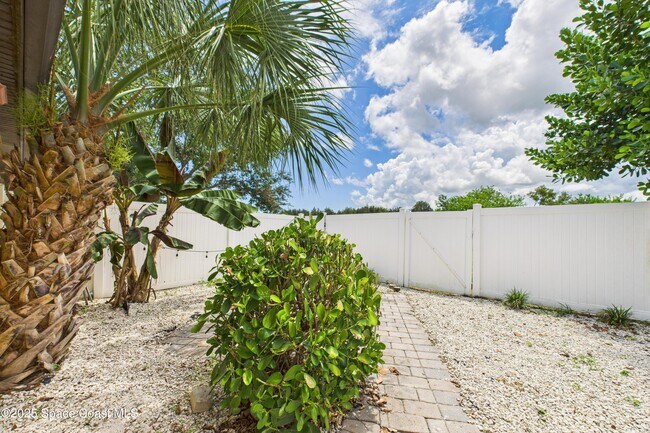 Building Photo - 1010 Luminary Cir