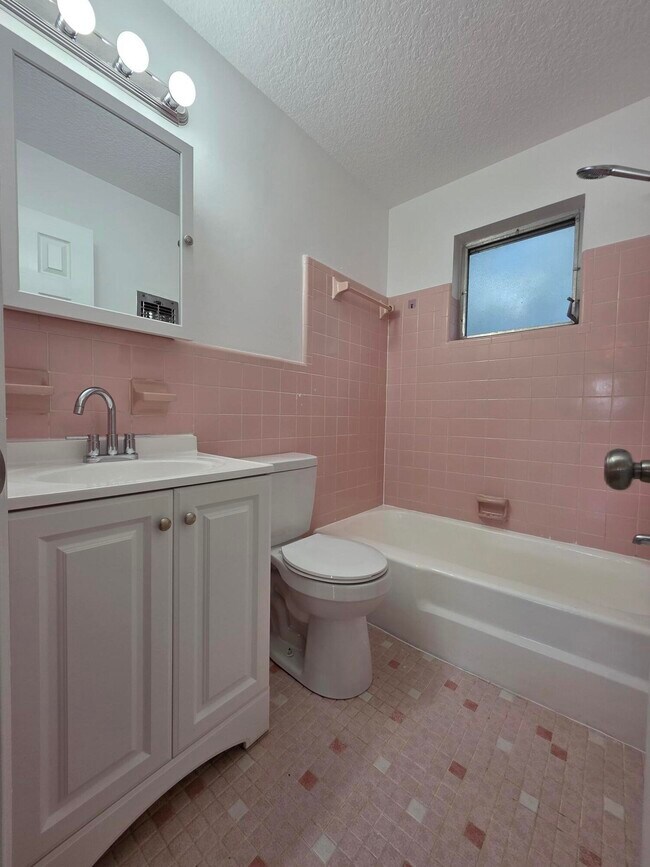 Building Photo - 201 S J St