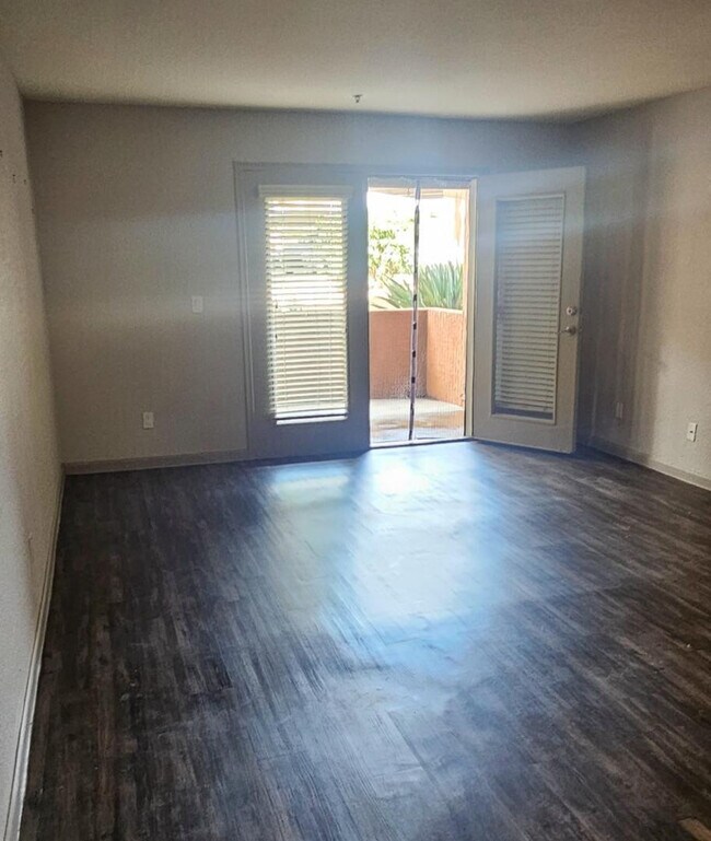 Building Photo - 4704 E Paradise Village Pkwy N