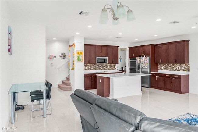 Building Photo - 3 br, 2.5 bath Townhome - 10015 Akenside Dr