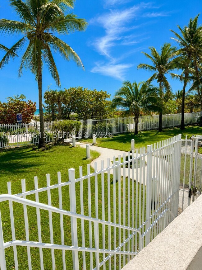 Building Photo - 5255 Collins Ave